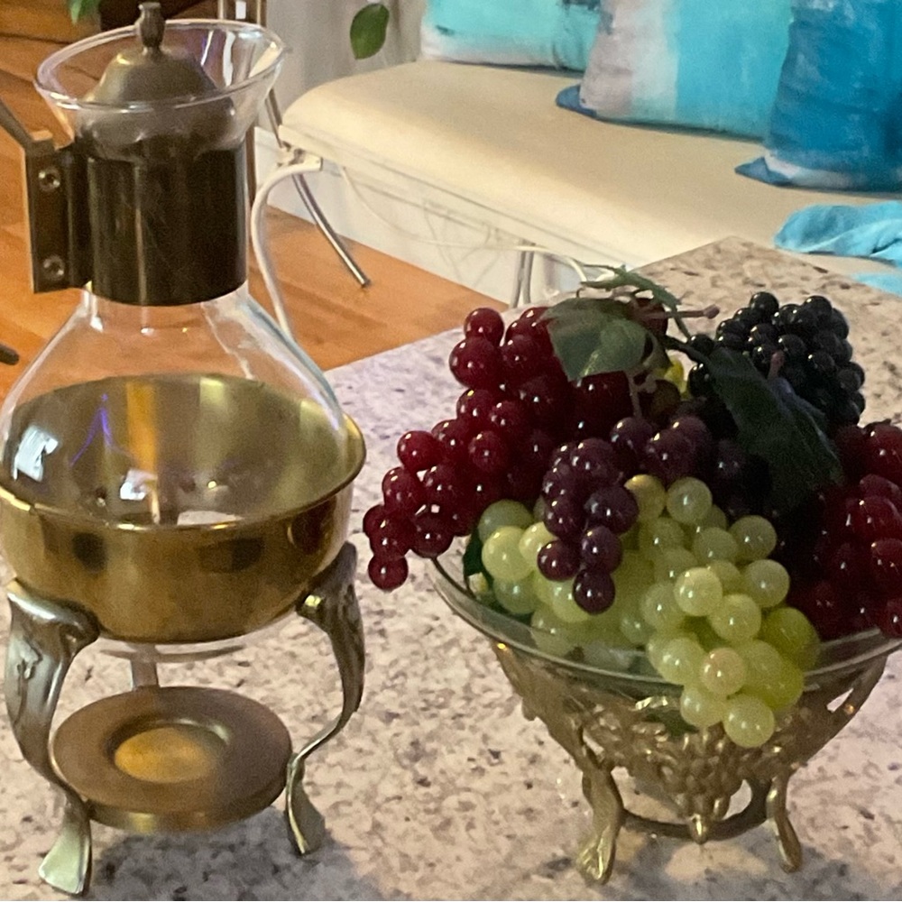 Luxurious Gold and Clear Glass Serving Bowl featuring grape vines - Picture 11 of 11